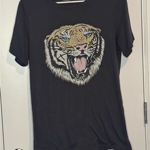 Grey T-Shirt with Tiger Graphic Women Medium